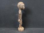 AFRIQUE - COTE D'IVOIRE. Statue Baoulé en bois sculpté, H....