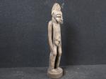 AFRIQUE - BURKINA FASO. Statuette en bois sculpté représentant un...