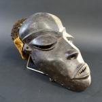 AFRIQUE - CONGO : Masque Pende en bois sculpté, peint...