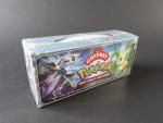 Carte Pokemon
Contenu : Coffret valisette comprenant 
-1 deck a théme aube...