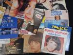 Important lot de disques vinyles 45 tours comprenant: MICHEL FUGAIN,...