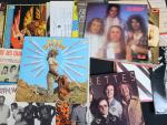 Important lot de disques vinyles 33 tours comprenant: Earth Wind...