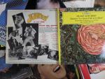 Important lot de disques vinyles 33 tours comprenant Mike Brant,...