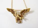 Broche-pendentif en or 750 millièmes représentant un aigle tenant un...