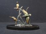 Trois colibris branchés en bronze style Art Deco.
Dimensions totales :...