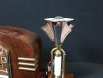 Pendule Art Deco électrifiée en bois avec ses deux lumières...
