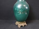 Vase balustre en céramique émaillée verte à décor en médaillon...