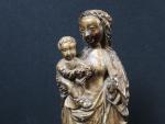 Vierge à l'enfant, sujet en plâtre (manques aux doigts de...