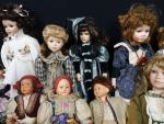 Ensemble de 11 poupées en celluloïd, biscuit, composition. ON JOINT...