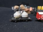 ENFANTINA - Réunion de petites voitures et trains miniatures dont...