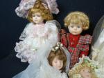 Collection de 11 poupées en porcelaine, travail moderne