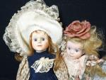 Collection de 10 poupées en porcelaine, travail moderne
ON JOINT -...