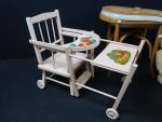 Mobiliers poupée dont une chaise bébé haute pouvant devenir une...