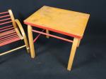 Mobiliers Poupée/enfant,  comprenant un petit bureau en bois (32...