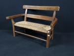 Petit banc en bois début XXéme, avec assise en paille...