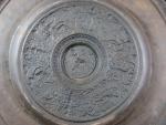 Grand plat circulaire de présentation "à la Tempérance" en bronze...