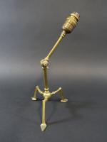 William-Arthur-Smith BENSON (1854-1924) : lampe tripode articulée en laiton, pouvant...