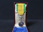 France Médaille militaire, époque IIIè République, modèle luxe, trophée biface,...