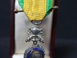 France Médaille militaire, époque IIIè République, modèle luxe, trophée biface,...