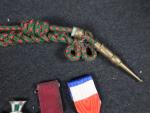 France Lot de 12 décorations, dont travail, Croix de guerre,...