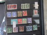 2 albums verts de timbres neufs de France, LAOS, MAROC,...