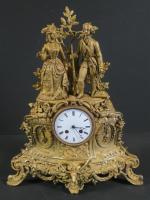 Pendule d'époque Napoléon III en bronze doré à décor d'un...
