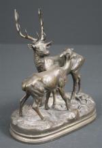 DUBUCAND Alfred (1828-1894) : Cerf et biche. Bronze patiné, fonte...