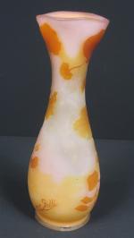 Etablissements GALLE : Vase balustre à corps aplati en verre...