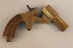 Pistolet signaleur français, en bronze. Canon basculant, rond, à pans...