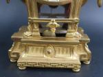 Pendule d'époque Louis XVI en bronze doré à décor de...