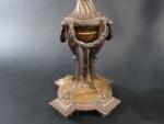 Garniture de cheminée de style Louis XVI en bronze patiné...