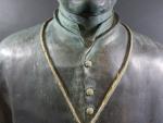 Buste d'homme d'église en bronze patiné. Haut : 69 cm