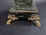 Garniture de bureau en marbre vert antique et bronze sur...