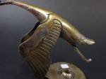 AUTOMOBILIA : Mascotte pour automobile Hispano-Suiza en bronze représentant une...
