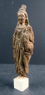 Vierge à l'Enfant. Sculpture en bois, ép. XVI' s. Haut....