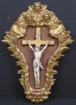 Christ en ivoire sculpté d'époque XIX'. Haut. tête-pieds : 25...
