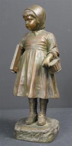 PICCIOLE Giuseppe M. (XIX'-XX') : La petite écolière. Bronze patiné,...