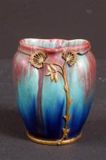 BAUDIN Eugène (1853-1918) : Vase quadrilobé en céramique émaillée rouge...