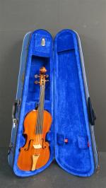 Violon de fabrication industrielle de MIRECOURT étiquette modèle d'après Stradivarius,...