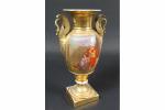 PARIS : Vase balustre d'époque Empire en porcelaine à décor...