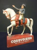 COURVOISIER The brandy of Napoléon - Figurine publicitaire de comptoir...
