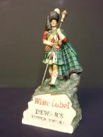 DEWAR'S WHITE LABEL - Scotch Whisky : Figurine publicitaire de...