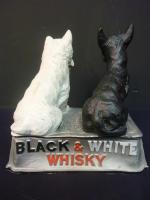 BLACK & WHITE James Buchanan's Scotch Whisky - Figurine publicitaire...