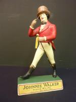 JOHNNIE WALKER Scotch Whisky - Figurine en latex "socle vert"...