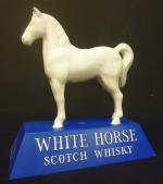 WHITE HORSE Scotch Whisky - Sujet publicitaire de comptoir en...