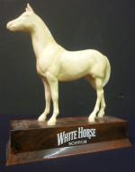 WHITE HORSE Scotch - Sujet publicitaire en plastique à l'effigie...