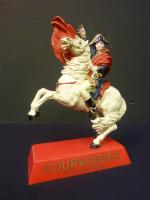 COURVOISIER The Brandy of Napoleon - Figurine publicitaire en résine...
