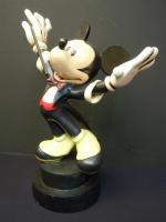 DISNEY - Grande figurine de Mickey en résine peinte, en...