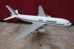 Maquette d'avion AIR FRANCE A300 en plastique thermoulé sur support....