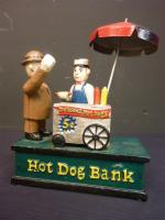 Tirelire mécanique en fonte laquée "HOT DOG BANK" représentant un...